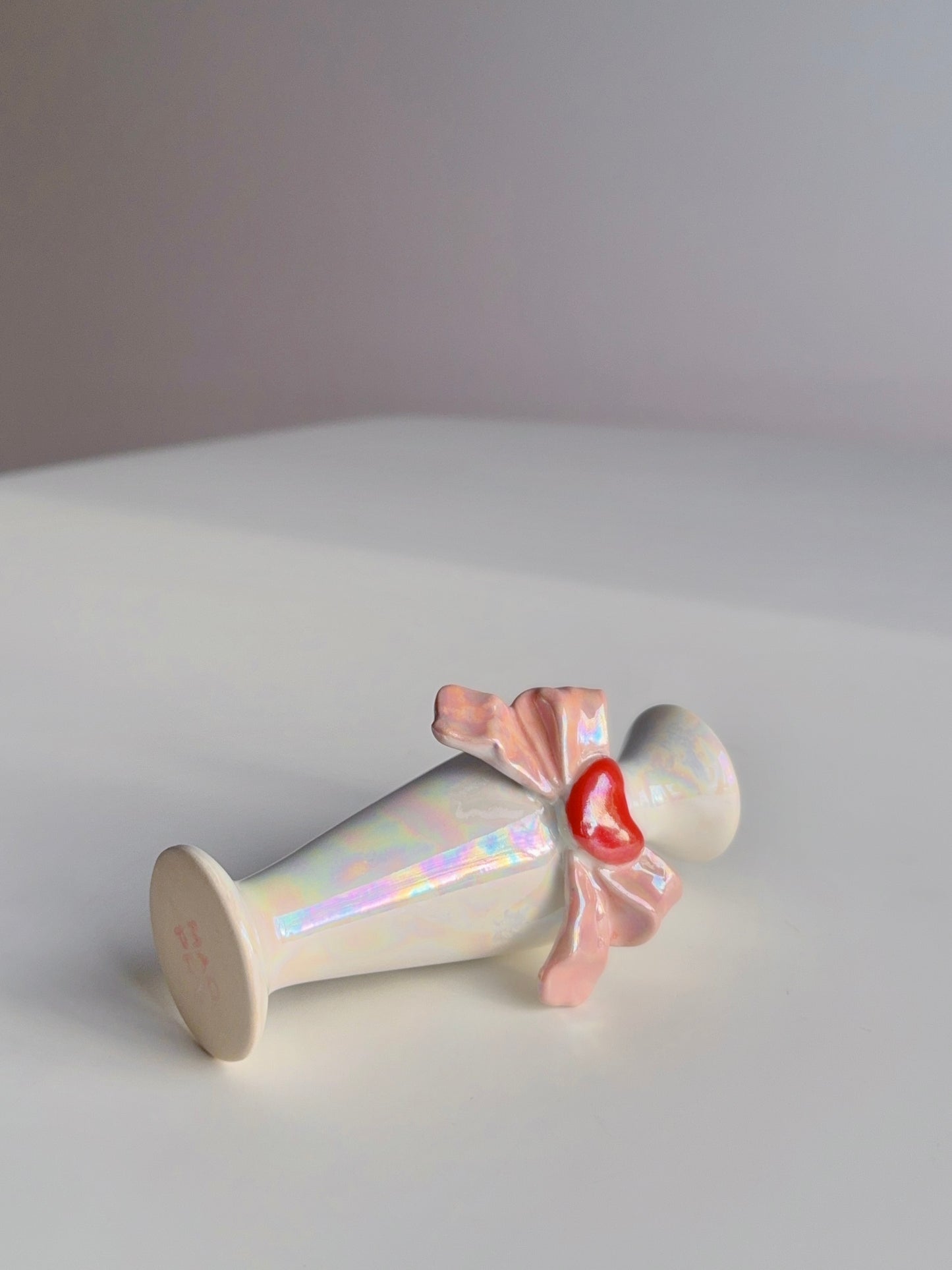 Lustre Heart Bow Vase 2