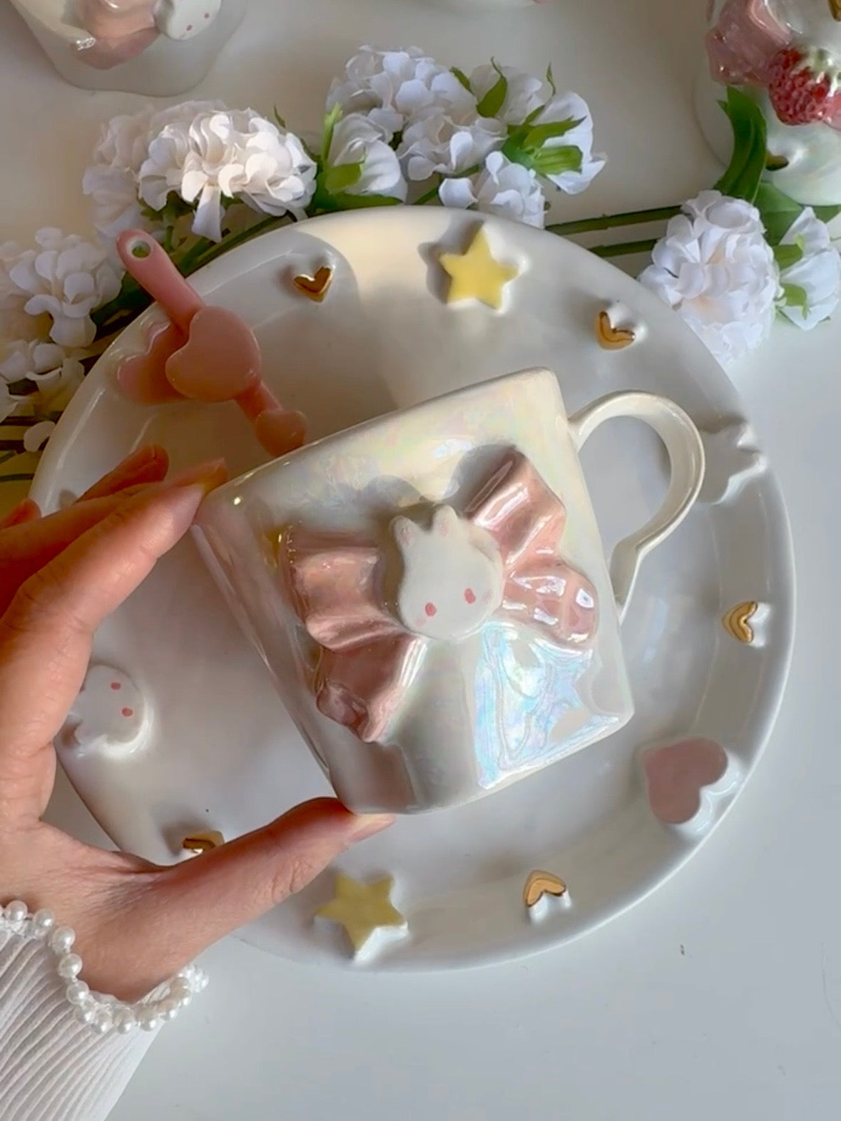 Pearlescent Bun Bow Floral Cup