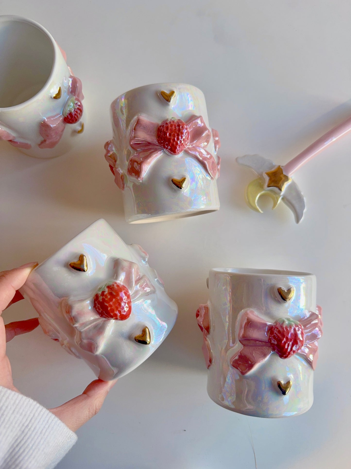 White Strawberry Bow Smooth Tumbler