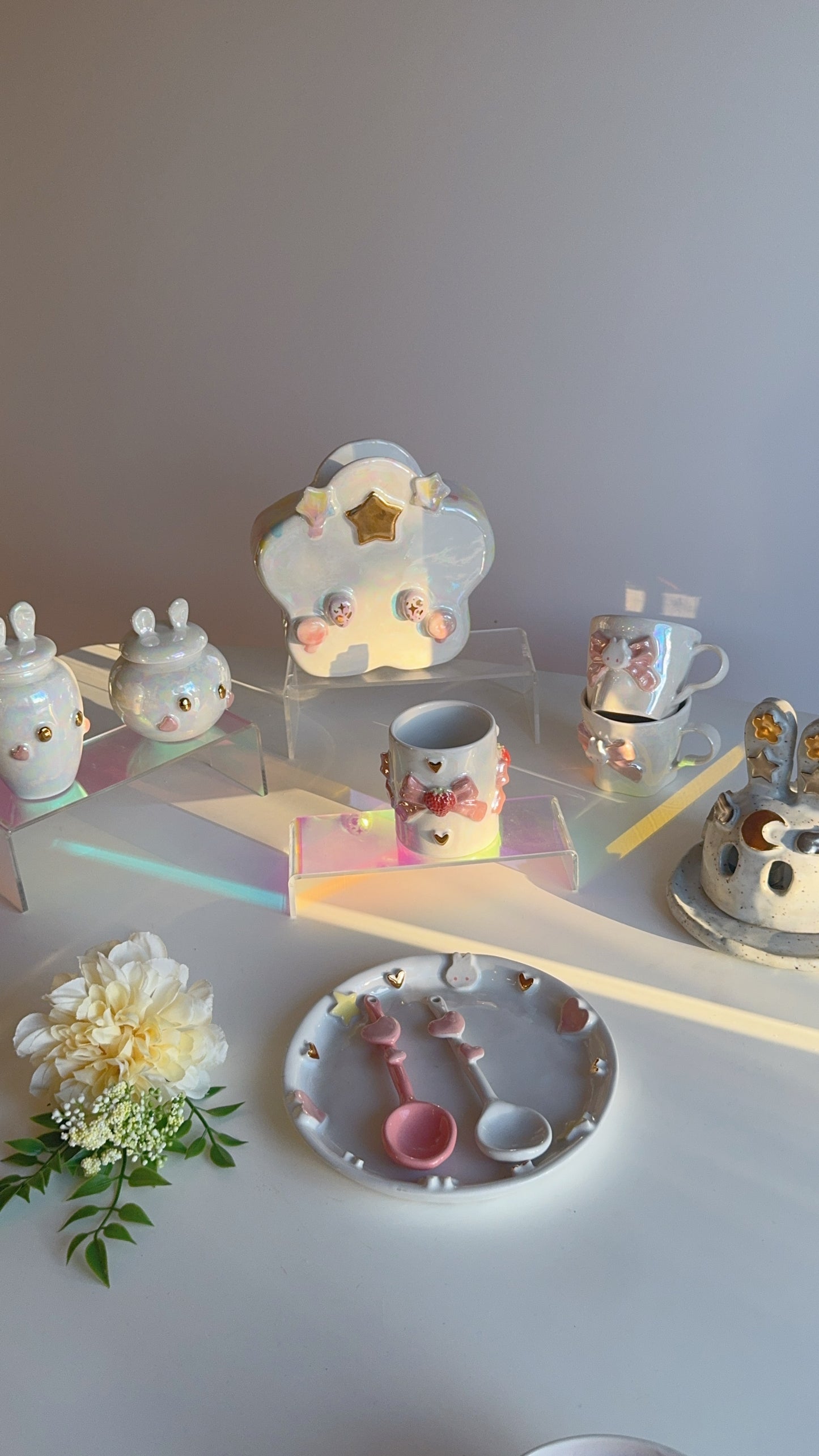 Pearlescent Bun Bow Floral Cup