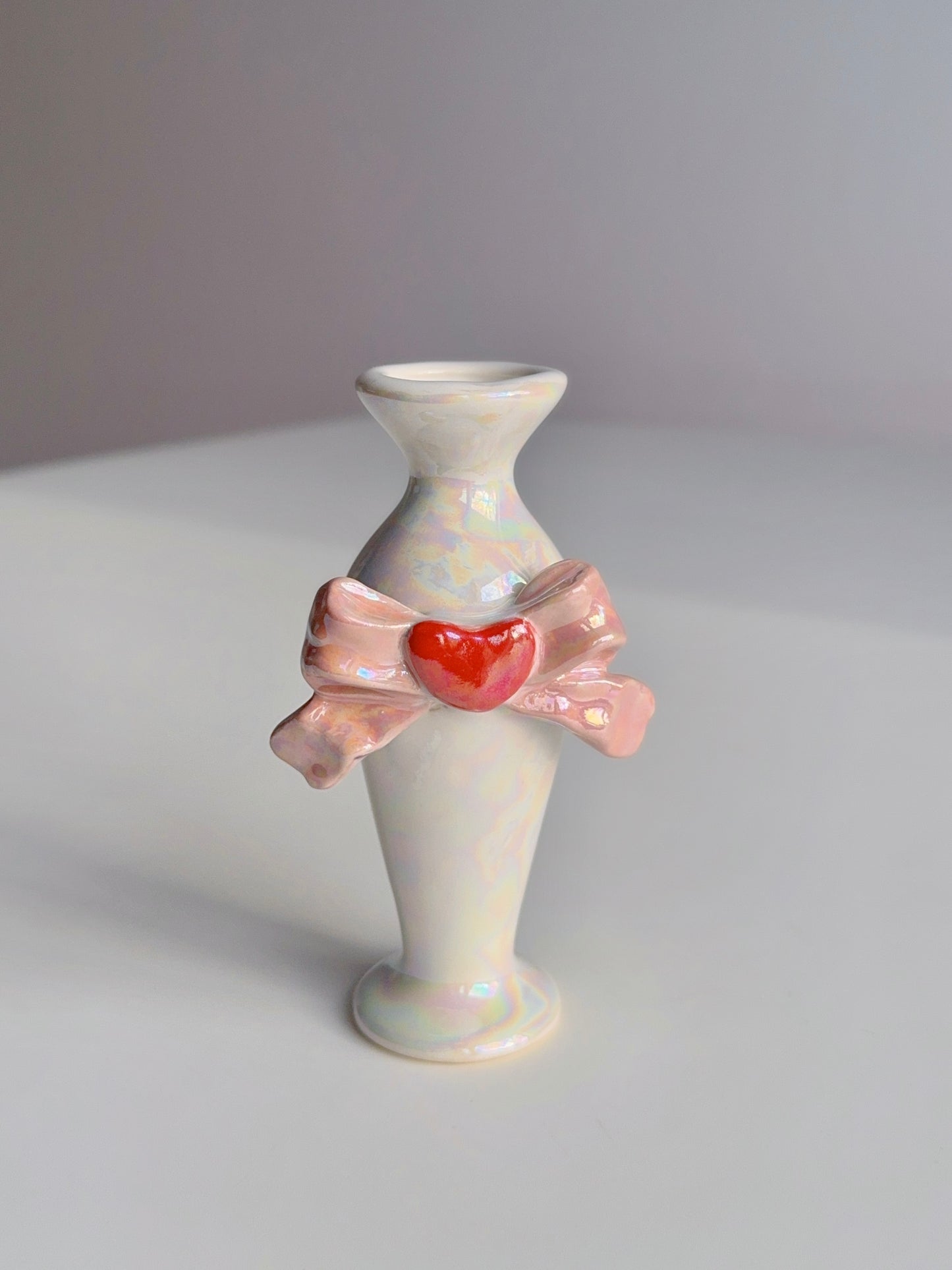 Lustre Heart Bow Vase 2
